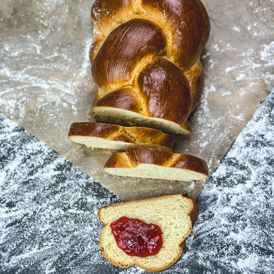 Hefezopf mit Marmelade